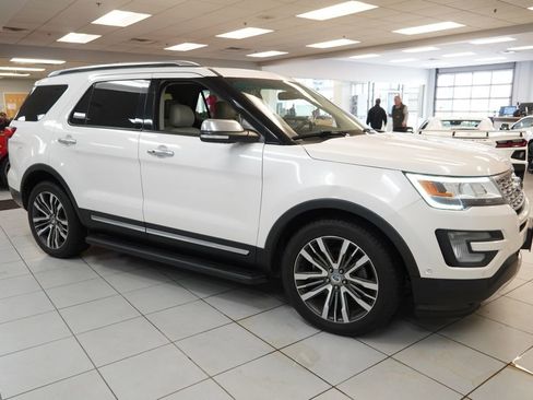 Used 2017 Ford Explorer Platinum image 14