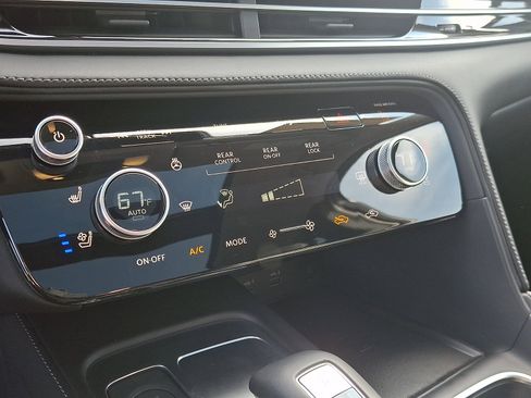 Certified 2025 INFINITI QX60 Luxe image 16