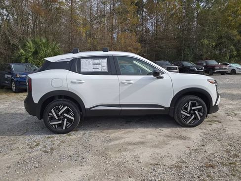 New 2026 Nissan Kicks SV w/ SV Premium Package FWD image 9