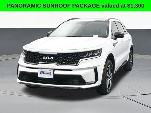 Used 2023 Kia Sorento EX w/ Panoramic Sunroof Package image 2