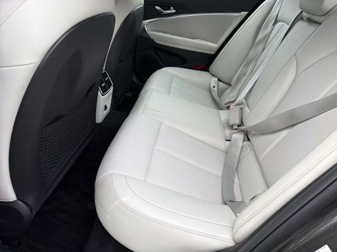 Used 2025 Genesis G70 2.5T RWD image 20