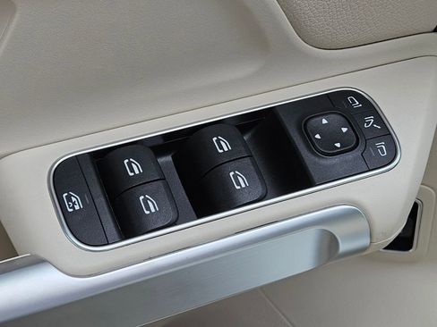 New 2026 Mercedes-Benz GLB 250 4MATIC image 16