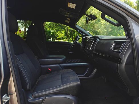 Used 2019 Nissan Titan SV w/ SV Convenience Package RWD image 21