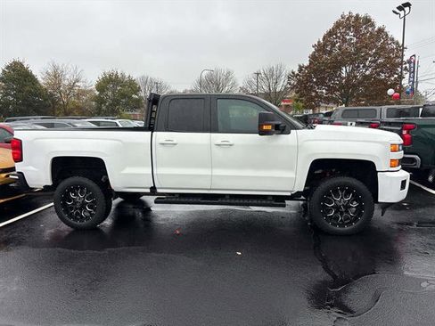 Used 2019 Chevrolet Silverado 2500 LT w/ All Star Edition image 2