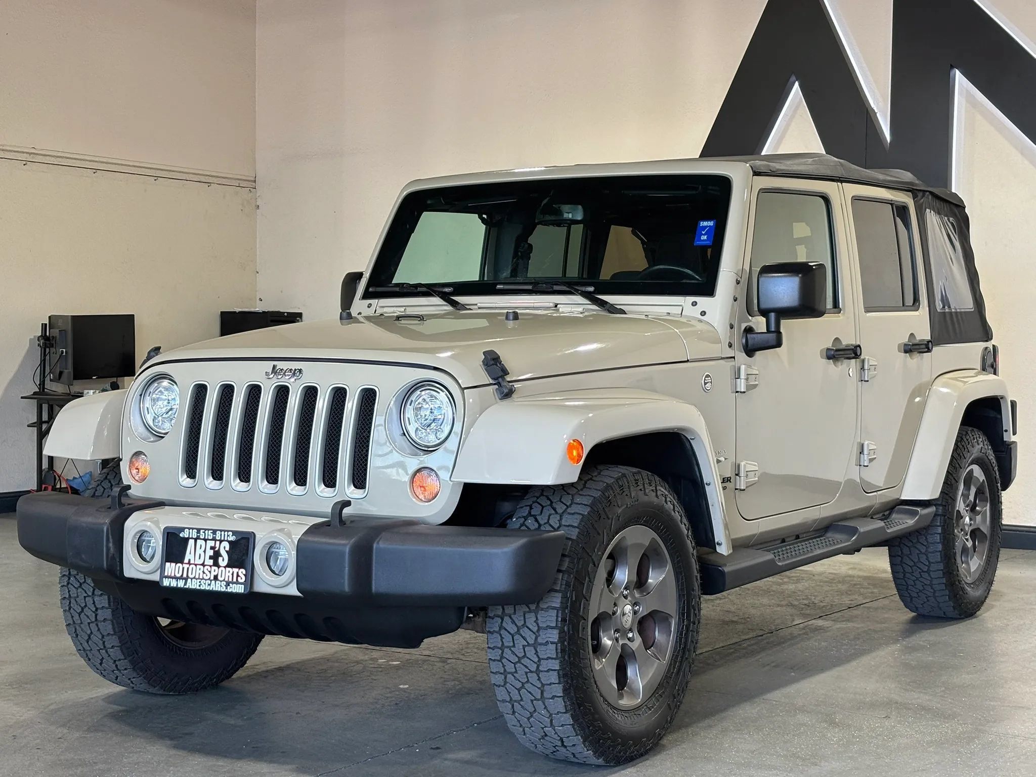 Used 2017 Jeep Wrangler Unlimited Sahara w/ Max Tow Package AWD/4WD image 1