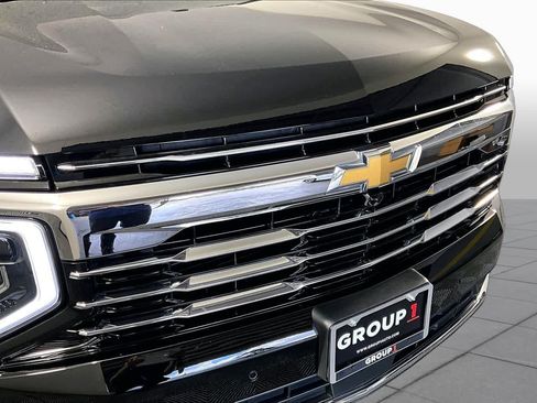 Used 2026 Chevrolet Suburban LT RWD image 29
