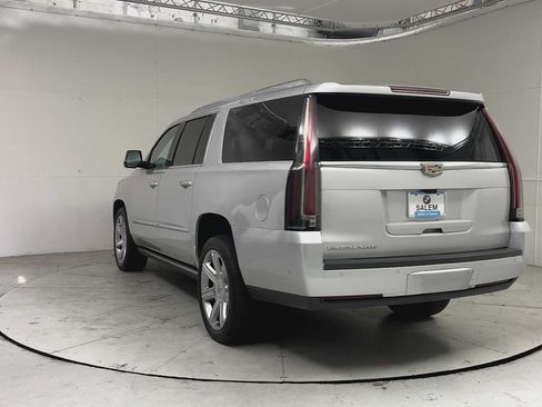 Used 2019 Cadillac Escalade ESV Premium Luxury AWD/4WD image 3