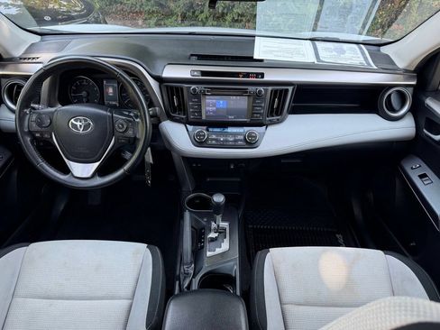 Used 2018 Toyota RAV4 XLE w/ All Weather Liner Package FWD image 9