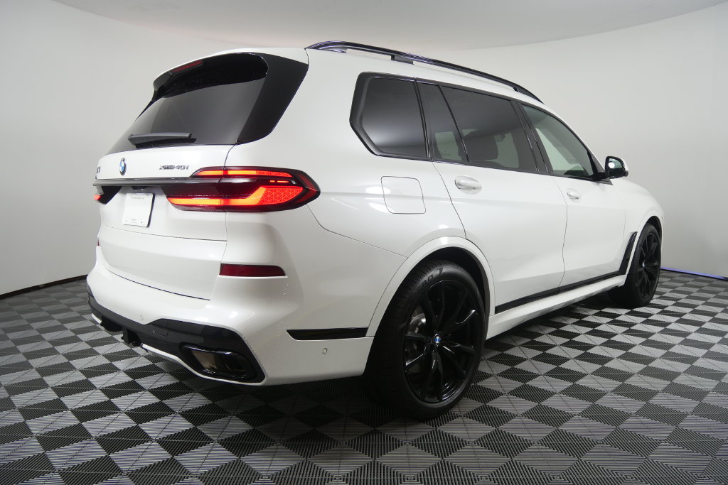 Used 2026 BMW X7 xDrive40i AWD/4WD image 4