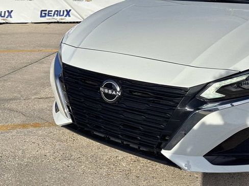 Used 2025 Nissan Altima 2.5 SV FWD image 3