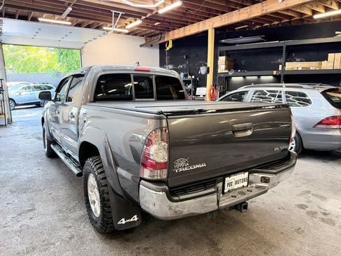 Used 2015 Toyota Tacoma 4x4 Double Cab w/ SR5 Package image 4