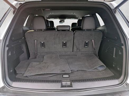 Used 2025 Buick Enclave Preferred image 6