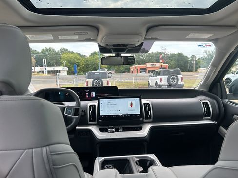 New 2025 Ford Expedition Active image 20