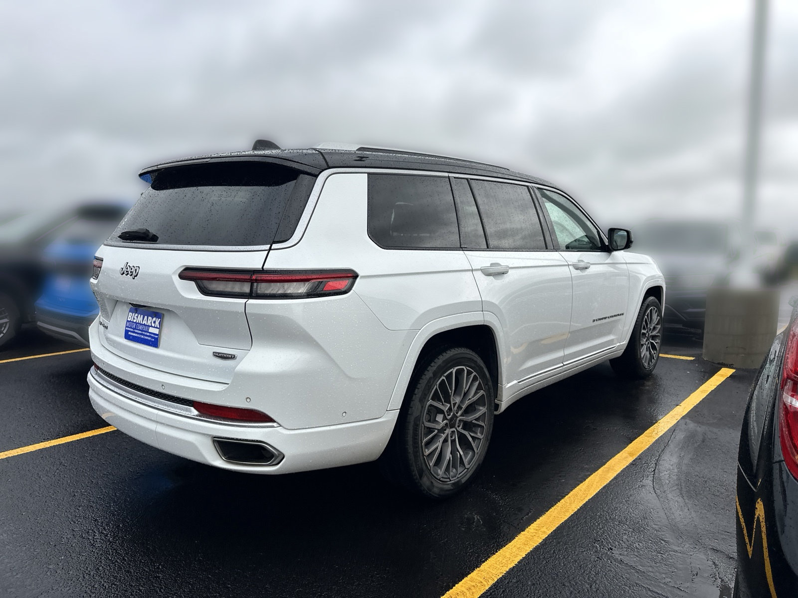 Used 2023 Jeep Grand Cherokee L Summit AWD/4WD image 3