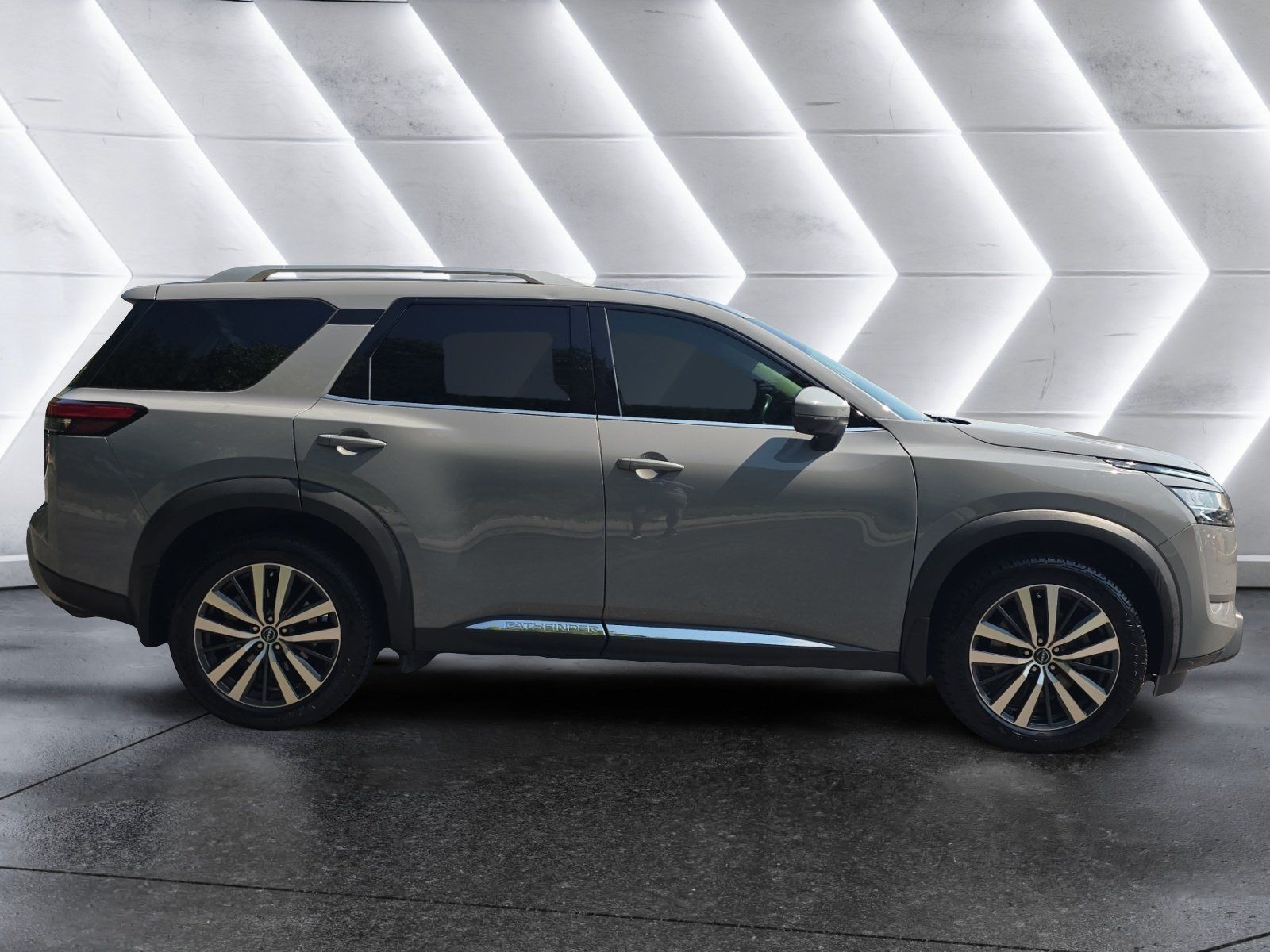 Used 2022 Nissan Pathfinder Platinum AWD/4WD image 6