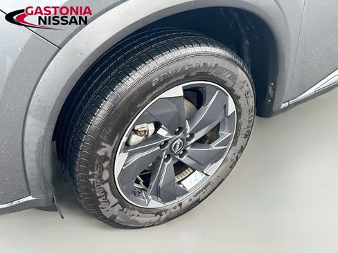 Used 2025 Nissan Rogue SV FWD image 37