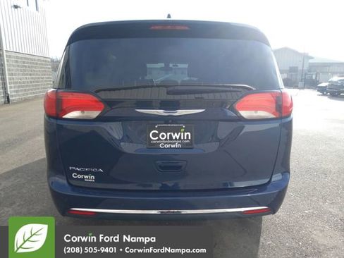 Used 2020 Chrysler Pacifica Touring-L image 4