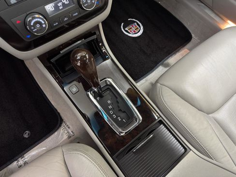 Used 2011 Cadillac DTS Premium image 24