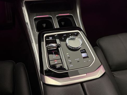 Used 2025 BMW 740i RWD image 15