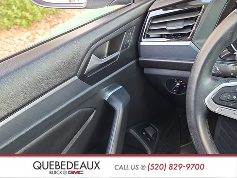 Used 2024 Volkswagen Jetta SE w/ Panoramic Sunroof Package FWD image 23