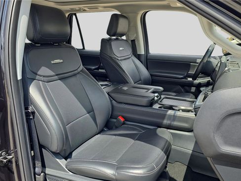 Used 2025 Ford Expedition Platinum AWD/4WD image 14