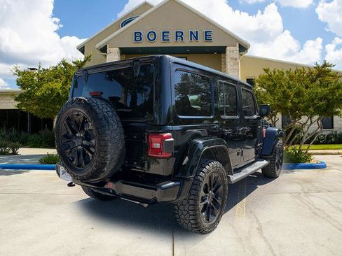 Used 2021 Jeep Wrangler Unlimited Sahara AWD/4WD image 5
