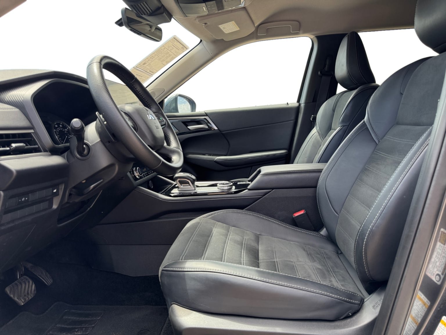 Used 2025 Mitsubishi Outlander SE AWD/4WD image 10