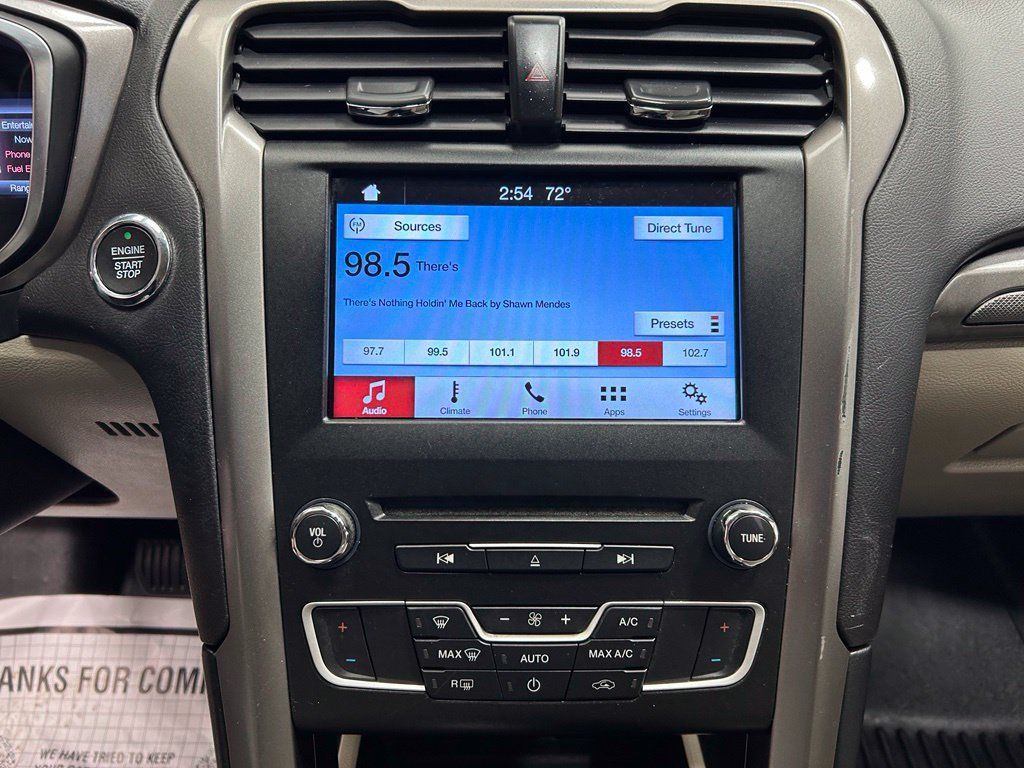 Used 2017 Ford Fusion SE FWD image 15