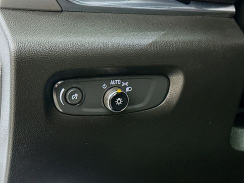 Used 2023 Chevrolet Traverse LT image 10