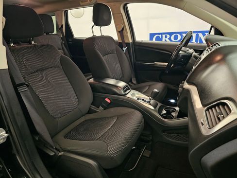 Used 2019 Dodge Journey SE w/ Premium Group image 25