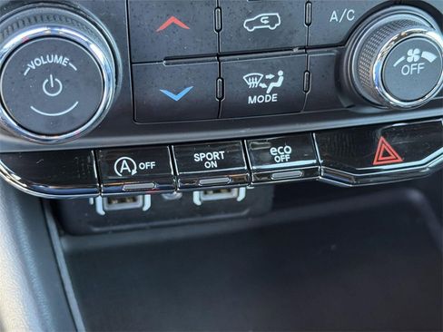 Used 2024 Dodge Durango GT image 17