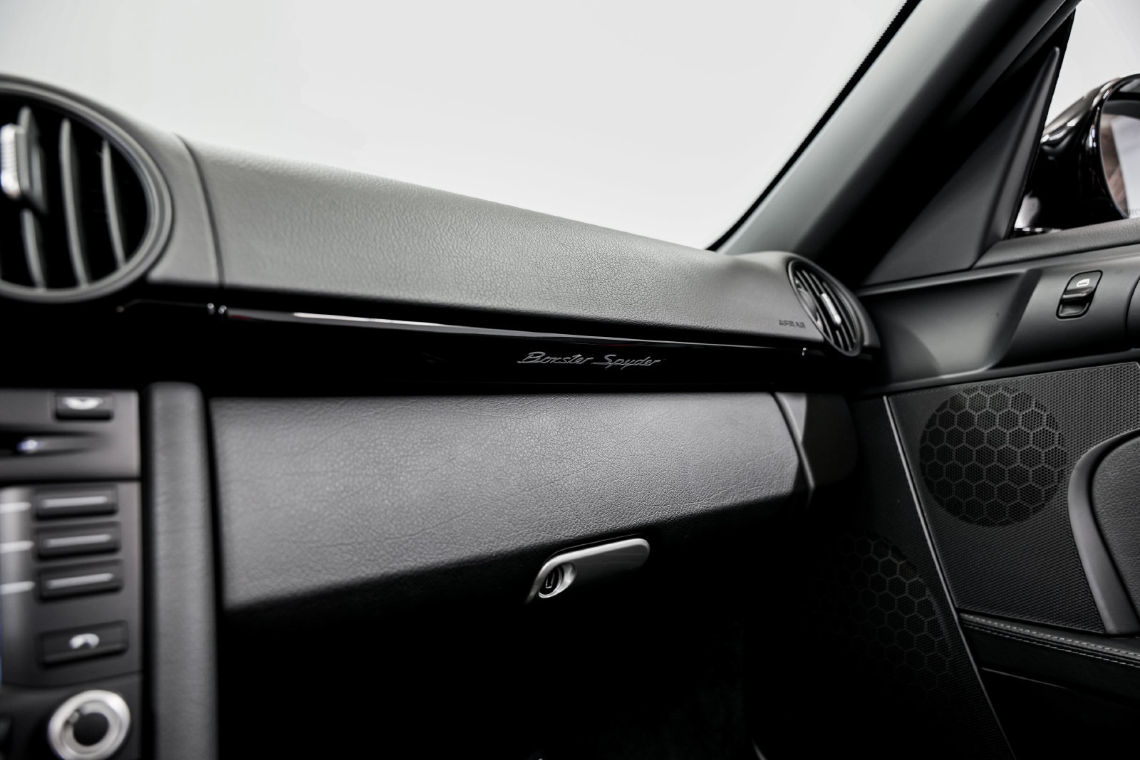 Used 2011 Porsche Boxster Spyder RWD image 16
