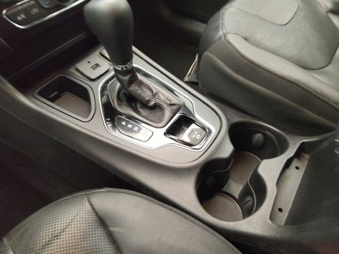 Used 2019 Jeep Cherokee Limited FWD image 26