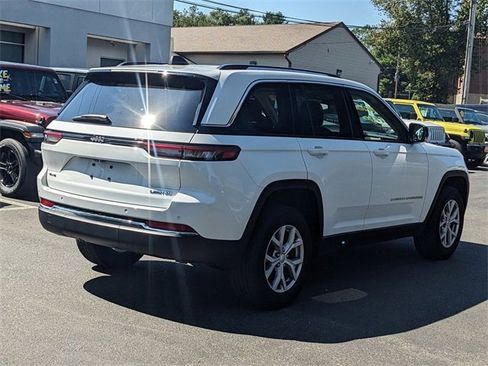 Certified 2022 Jeep Grand Cherokee Limited image 3