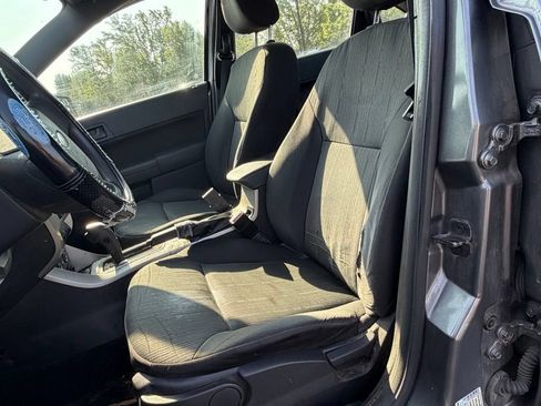 Used 2010 Ford Focus SE FWD image 8