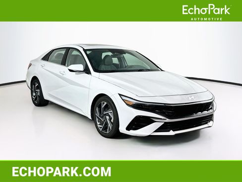 Used 2025 Hyundai Elantra SEL FWD image 1