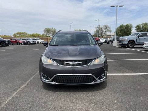 Used 2017 Chrysler Pacifica Touring-L FWD image 3