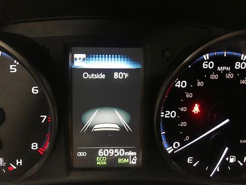 Used 2018 Toyota RAV4 XLE FWD image 23