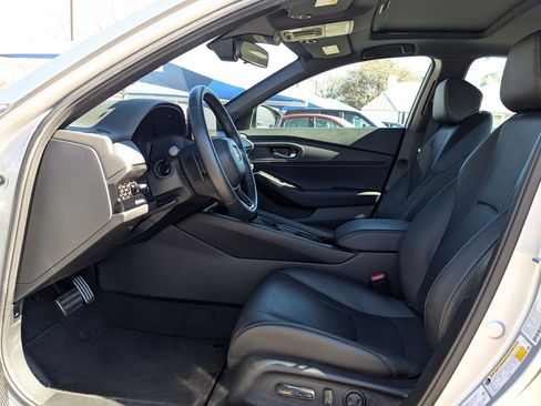 Used 2025 Honda Accord Sport image 9