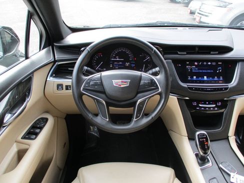 Used 2018 Cadillac XT5 FWD image 17