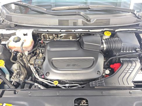 Used 2023 Chrysler Pacifica Limited FWD image 28