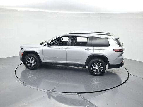 Used 2025 Jeep Grand Cherokee L Limited AWD/4WD image 44