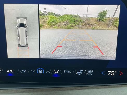 New 2025 Chevrolet Suburban High Country image 25