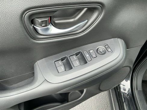 Used 2025 Honda HR-V LX image 15