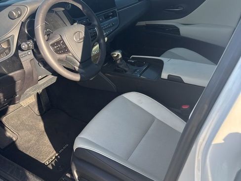 Used 2024 Lexus ES 300h w/ Premium Package image 5