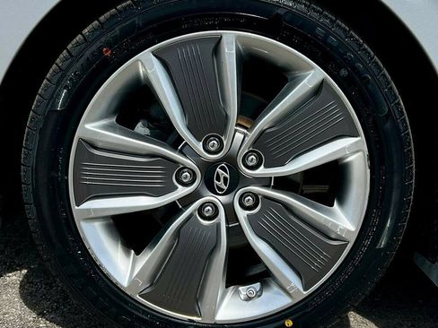 Used 2019 Hyundai Ioniq Limited FWD image 28