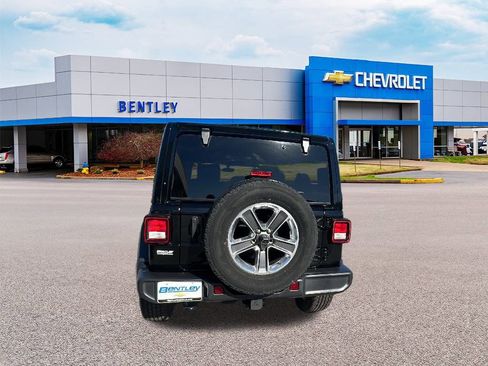 Used 2022 Jeep Wrangler Unlimited Sahara image 5