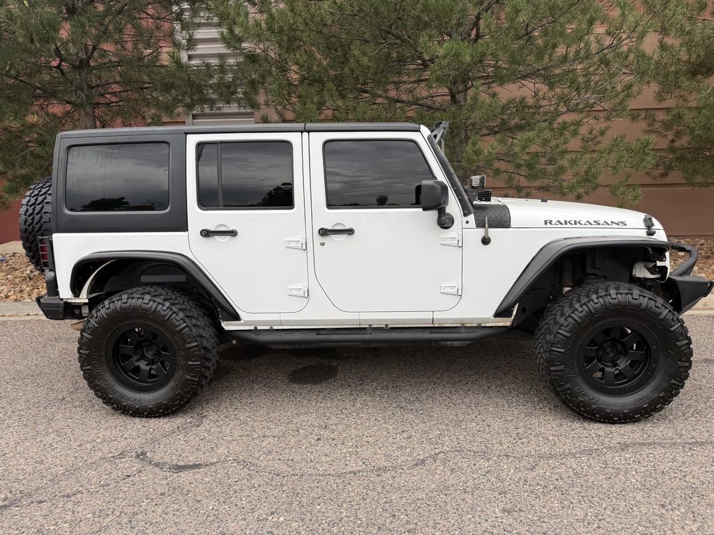 Used 2017 Jeep Wrangler Unlimited Rubicon w/ Connectivity Group AWD/4WD image 2