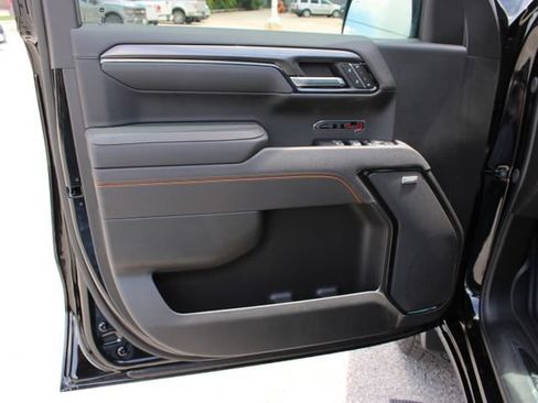 Used 2025 GMC Sierra 1500 AT4 w/ AT4 Premium Package AWD/4WD image 12
