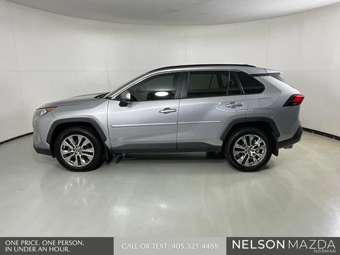 Used 2020 Toyota RAV4 XLE Premium FWD image 9